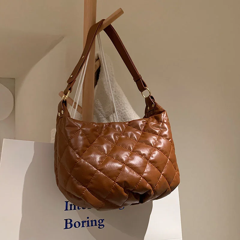 

Fashion large capacity bag women's winter new Lingge simple underarm bag versatile shoulder bag