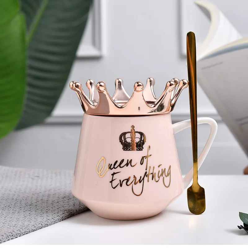 

Creative Crown Ceramic mug Cute Coffee Mug Milk Cup with spoon lids Coffee tea Cup 300ml Water Mugs X-Mas Gift