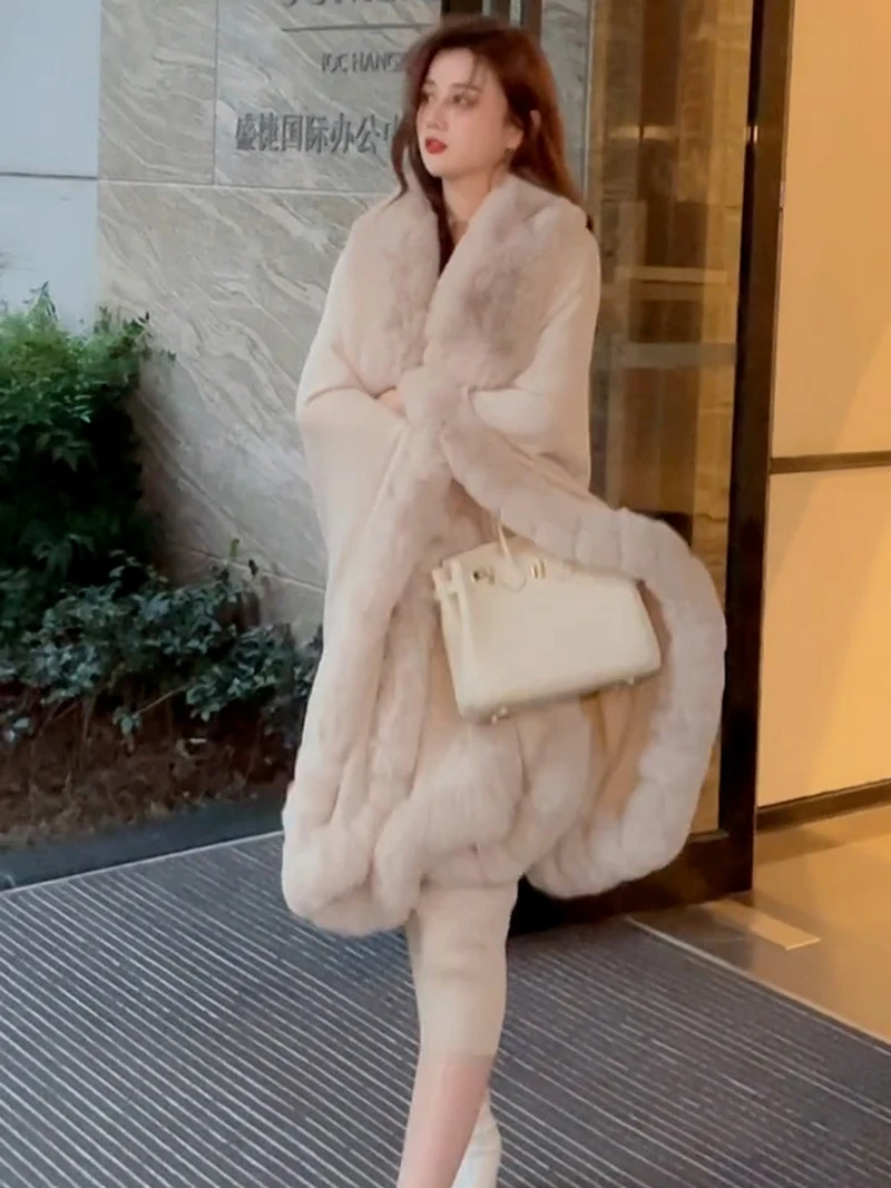 Высококачественное пончо с большим меховым воротником в виде банана накидка