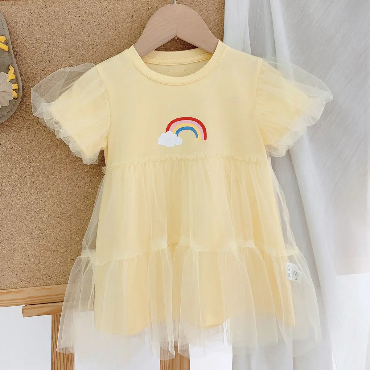 

Летнее платье для маленьких девочек, Новое Детское короткое Сетчатое многослойное платье принцессы с радужным принтом в стиле пэчворк, жел...