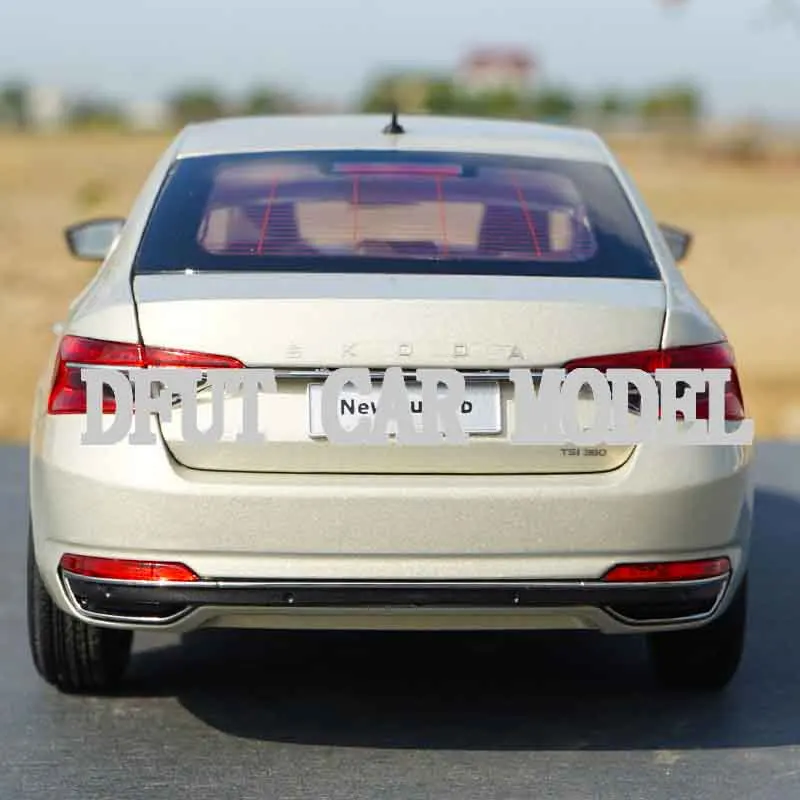 Масштаб 1:18 игрушечные автомобили из сплава 2020 превосходная модель автомобиля