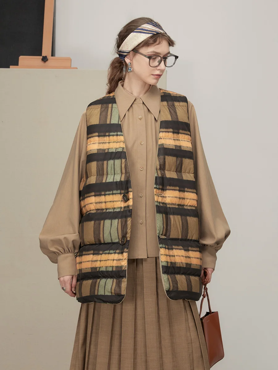 

IRINACH542 Fall Winter 2021 Collection Original Design Two Way Plaid White Goose Down Vest Women