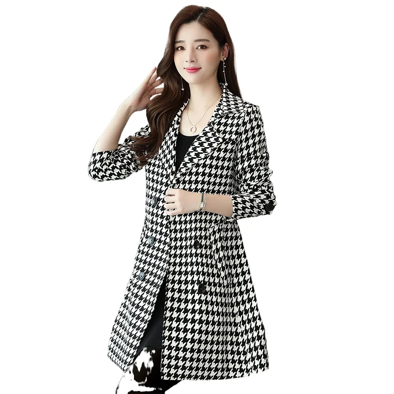 Женское двубортное пальто в клетку черное приталенное офисное большого размера