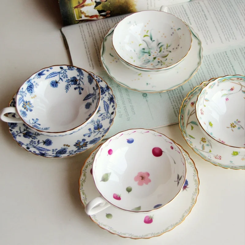 

Набор забавных кружек и блюдец из костяного фарфора, Скандинавская кофейная чашка с Марвел-розами в винтажном стиле, кружка для завтрака, ор...