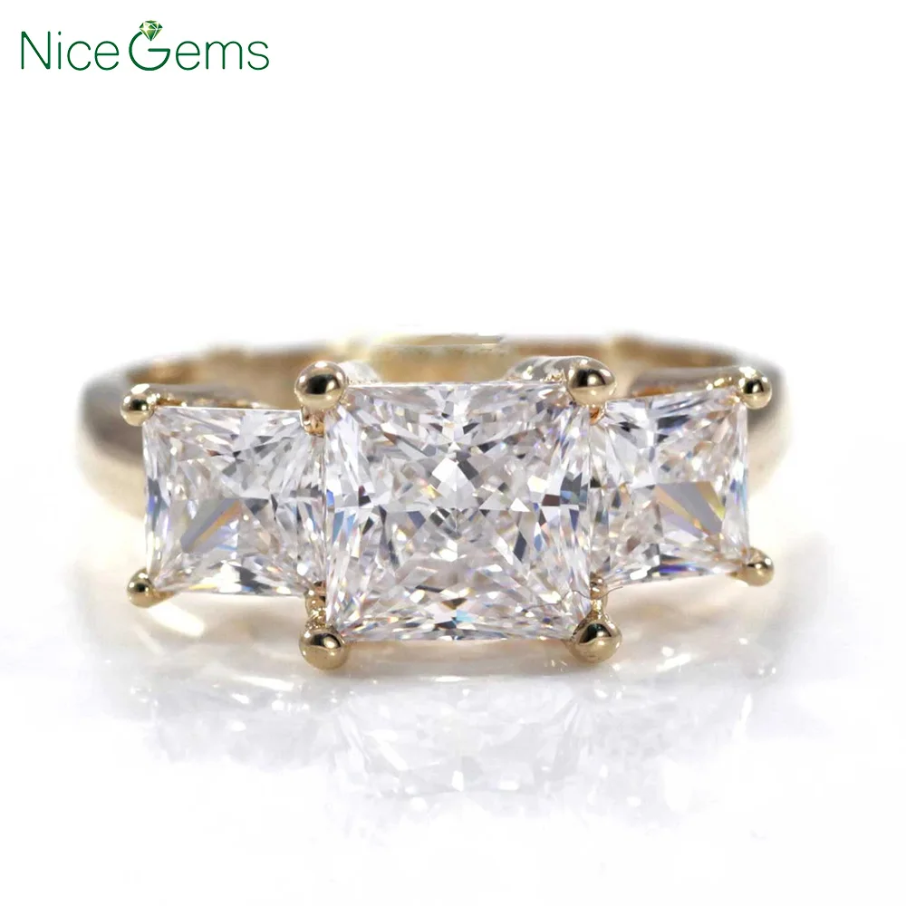 Обручальное кольцо NiceGems желтое золото 14 карат с бриллиантами в центре тремя