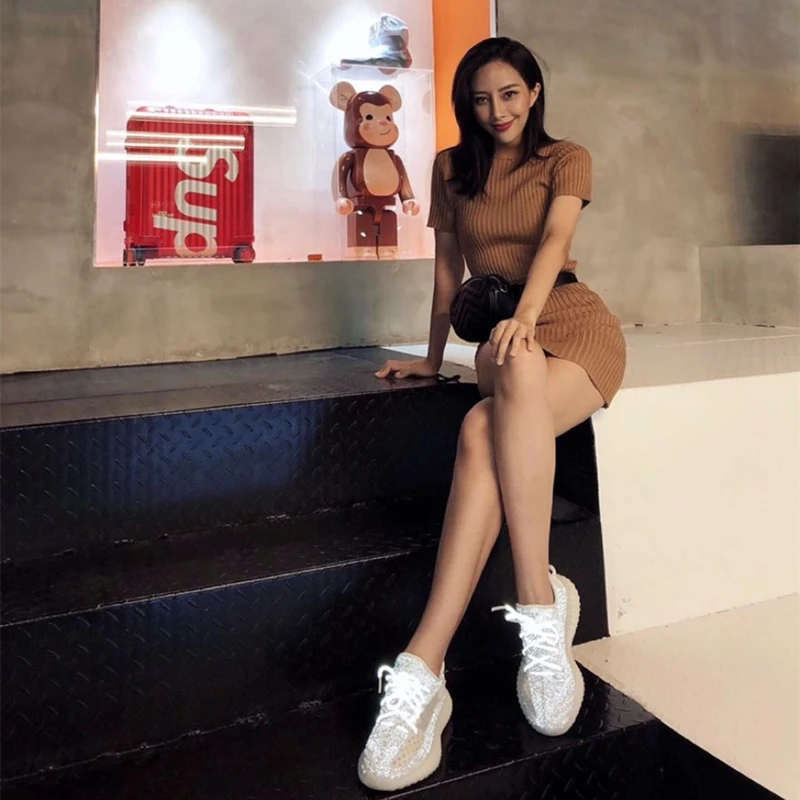 

New brand women's shoes lightweight sneakers high quality fashion men's shoes women's casual white shoes soft sole comfort