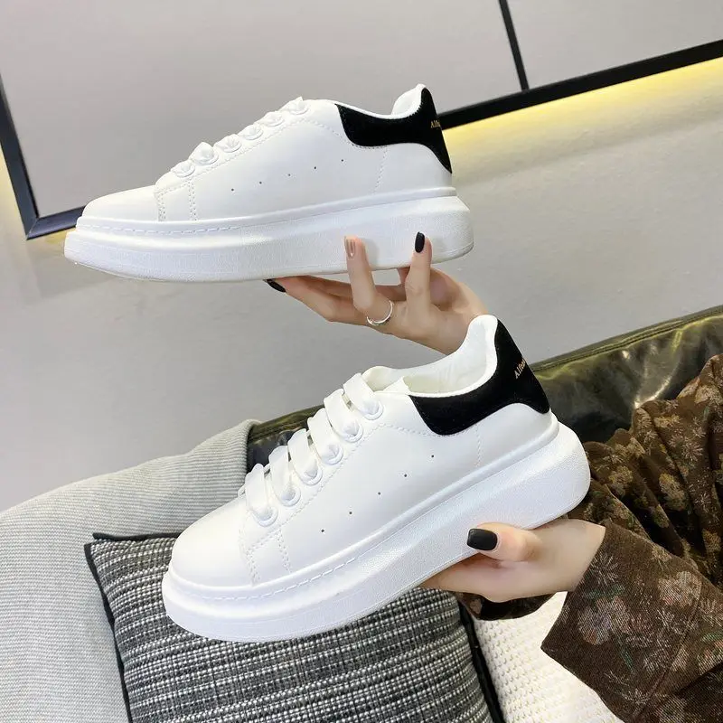 Murah Sepatu Putih Wanita Bersol Tebal Musim Semi 2021 Gaya Baru Sepatu Olahraga Kasual Meningkat Sepatu Platform Sneakers Pasangan Modis