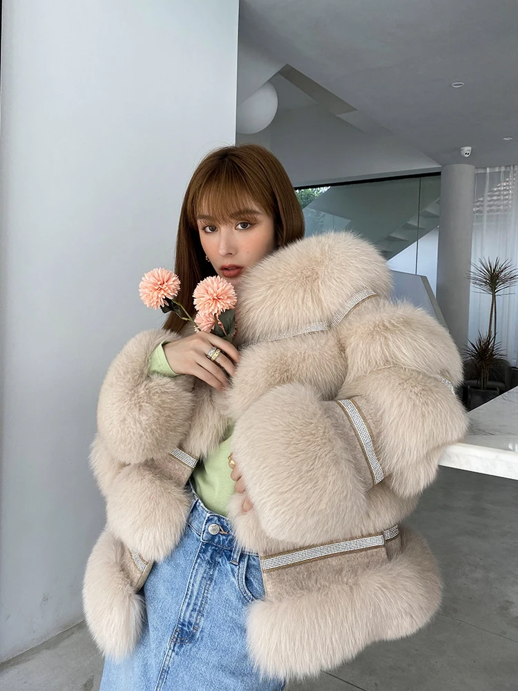 Женское пальто из натурального Лисьего меха зимнее толстое с украшением страз и