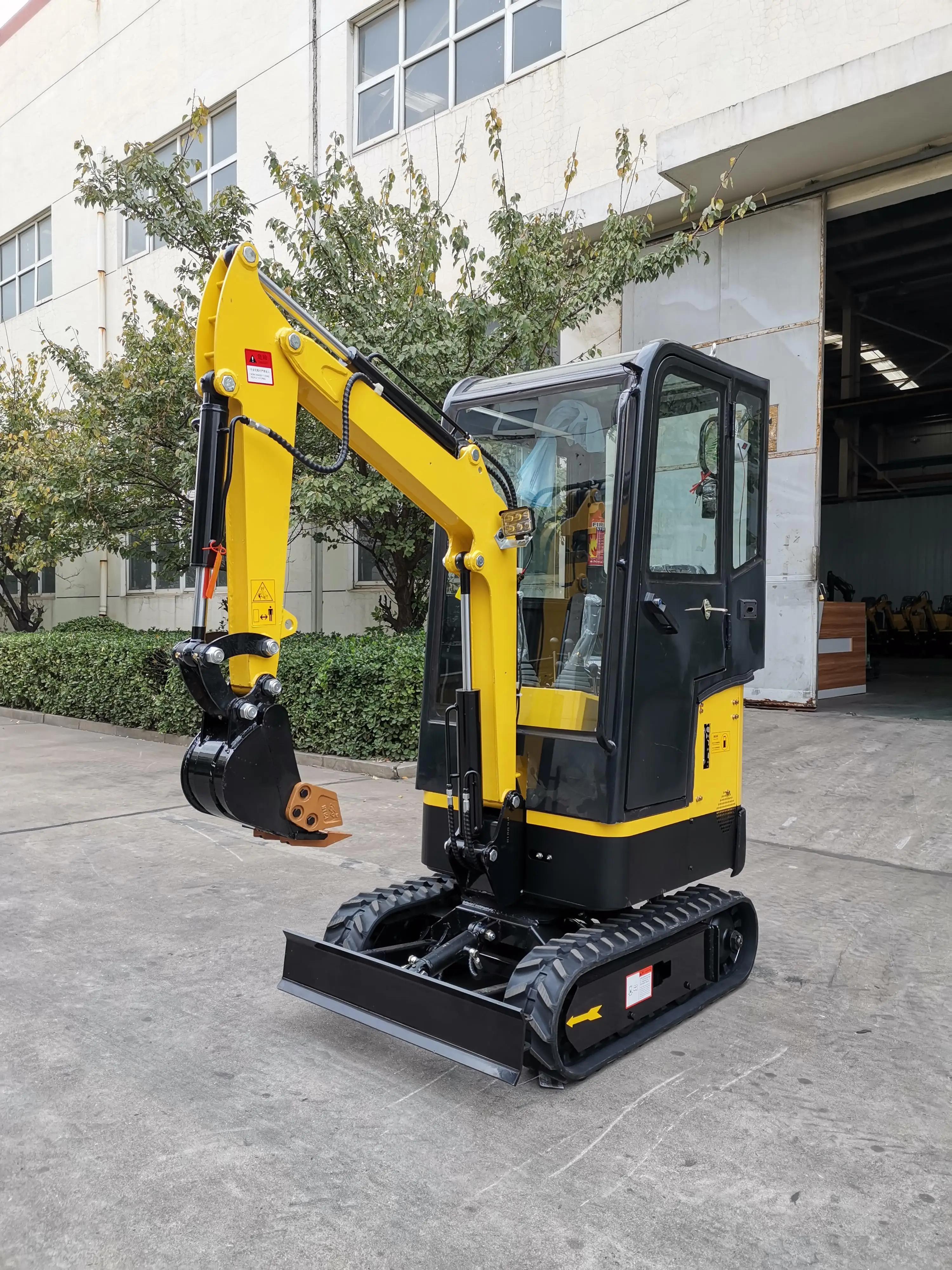 

China Shandong excavator 1ton micro excavator mini digger sales with jack hammer