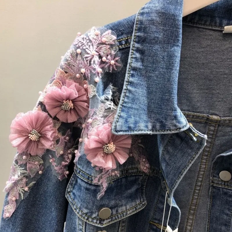 Женская джинсовая куртка с вышитыми цветами и бусинами однобортное Брендовое