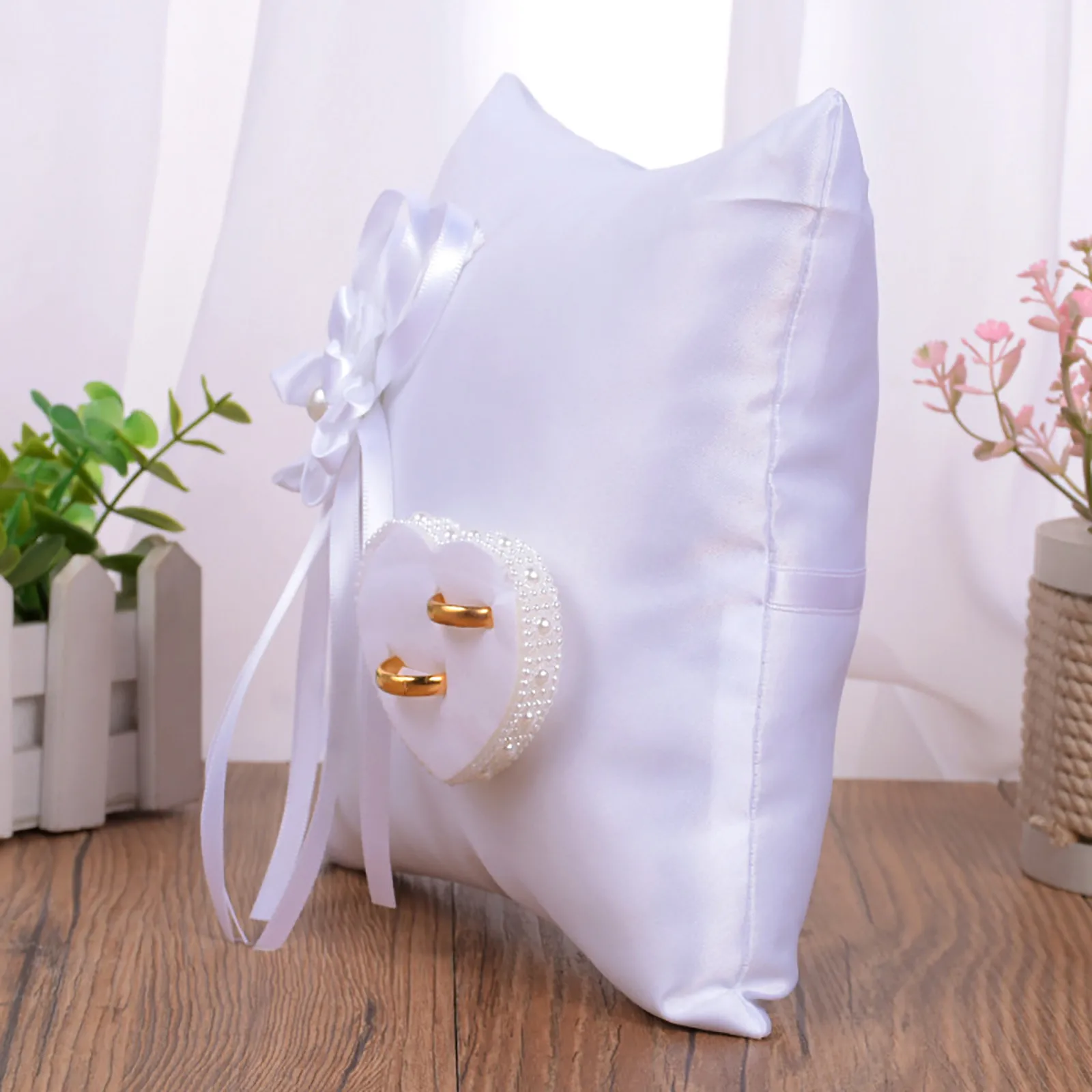 Свадебная подушка в виде кольца с бантом | Дом и сад