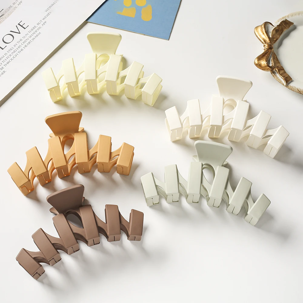 

UMKA New Ins Large Geometric Hollow Square Tortoiseshell Leopard Acetate Hair Clip Hair Claw for Women Hair Accessories 2021