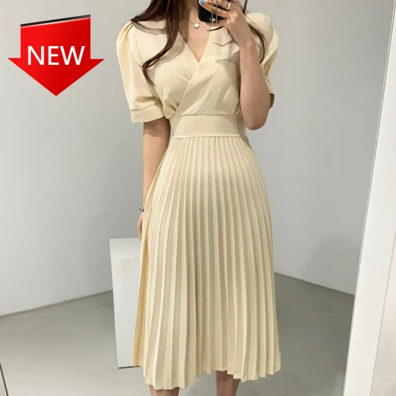 

Женское плиссированное платье с поясом, элегантное яркое однотонное платье большого размера с коротким рукавом и V-образным вырезом в Корей...