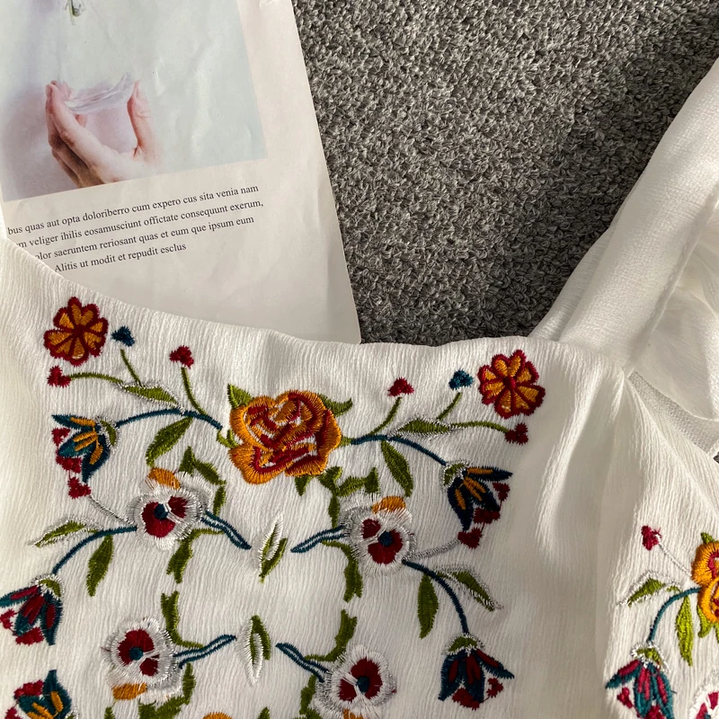 Топ с цветочной вышивкой в стиле ретро майка оборками короткая дизайнерская