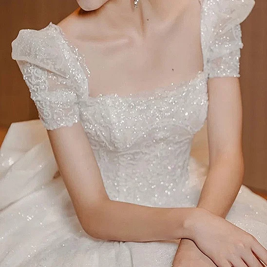 

New Ivory Wedding Dresses Square Collar Puff Sleeve Luxury Crystal Lace Applique Beading Formal Church Princess Bridal Gowns