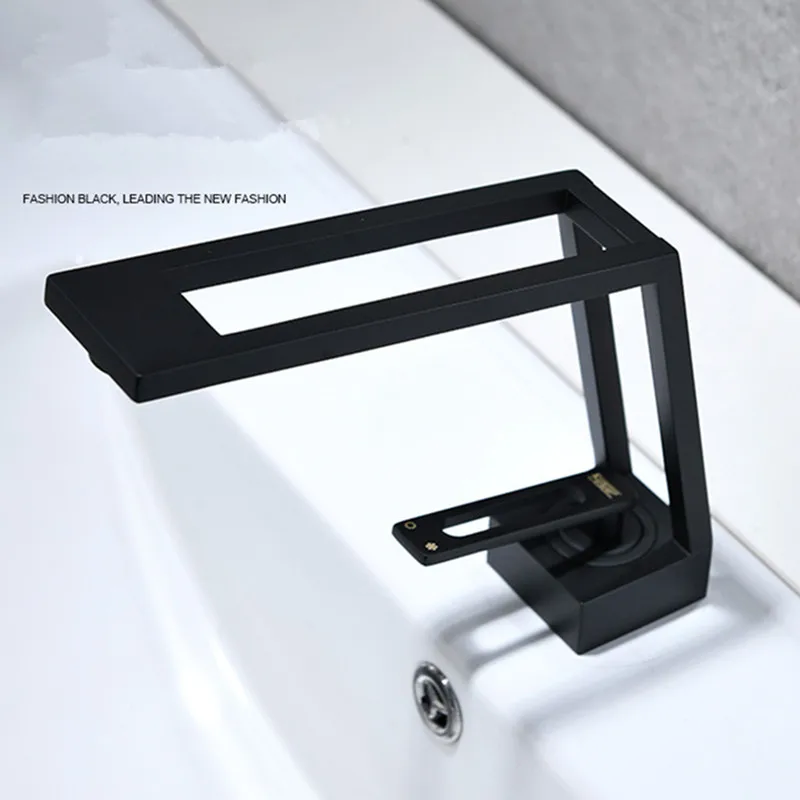 Смеситель для раковины в ванную комнату Модный дизайнерский кран с вырезами одна