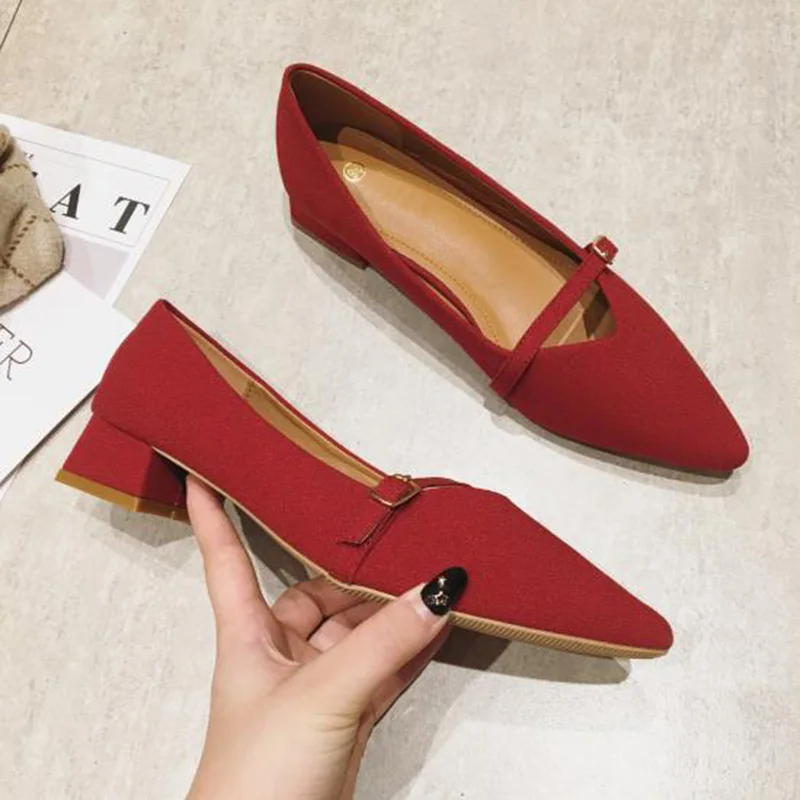 Женские офисные туфли с острым носком на низком каблуке 3 см модные туфли-лодочки