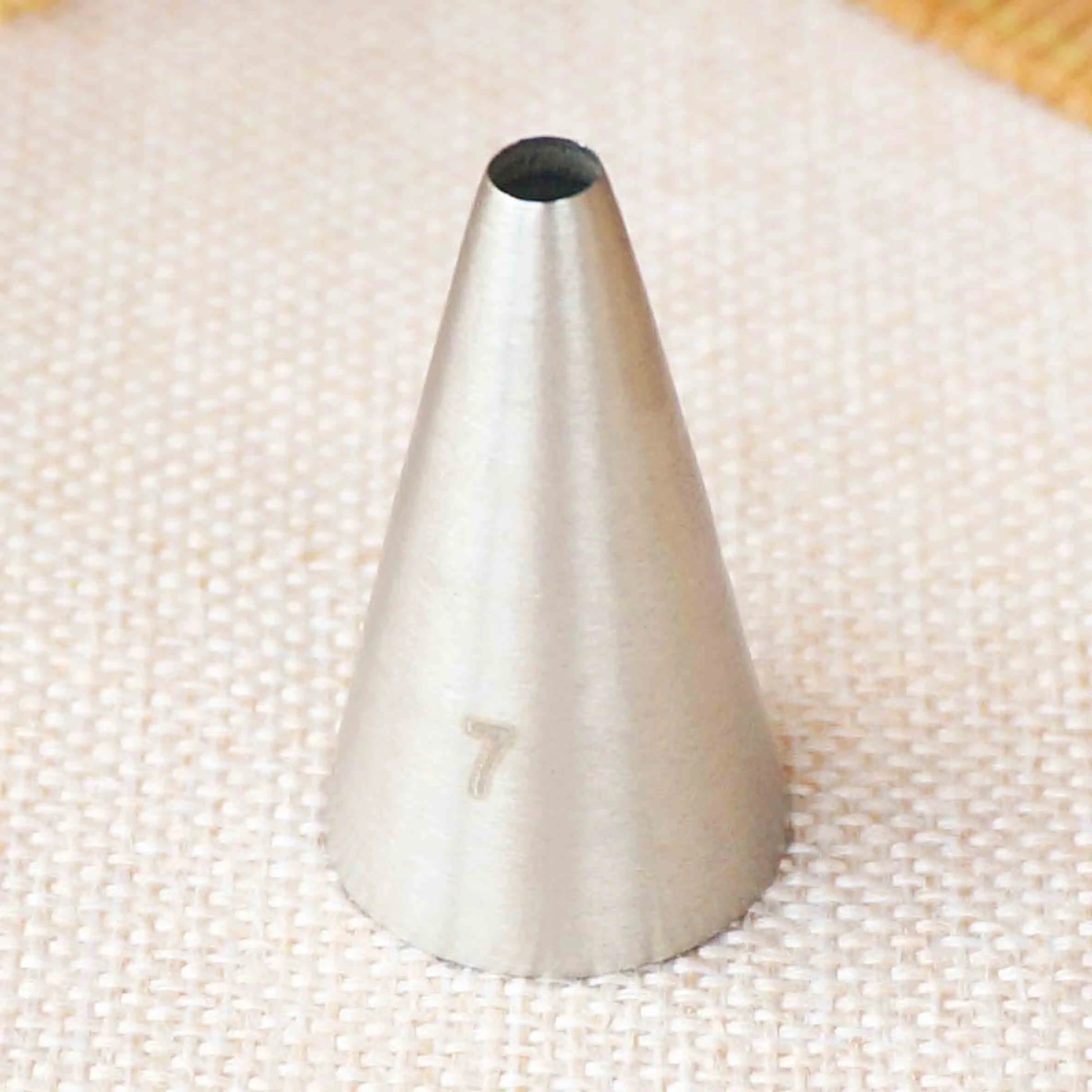 

#7 Round Piping Tip Decorating Mouth Nozzle Pastry Tips Fondant Cake Decorating Sugarcraft Tool Bakeware Pull Line