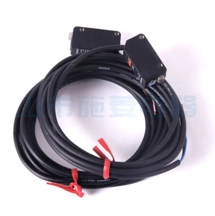 

Keyence PZ-M11 independent photoelectric sensor detection range of 5-100mm regression reflection type dust prevention