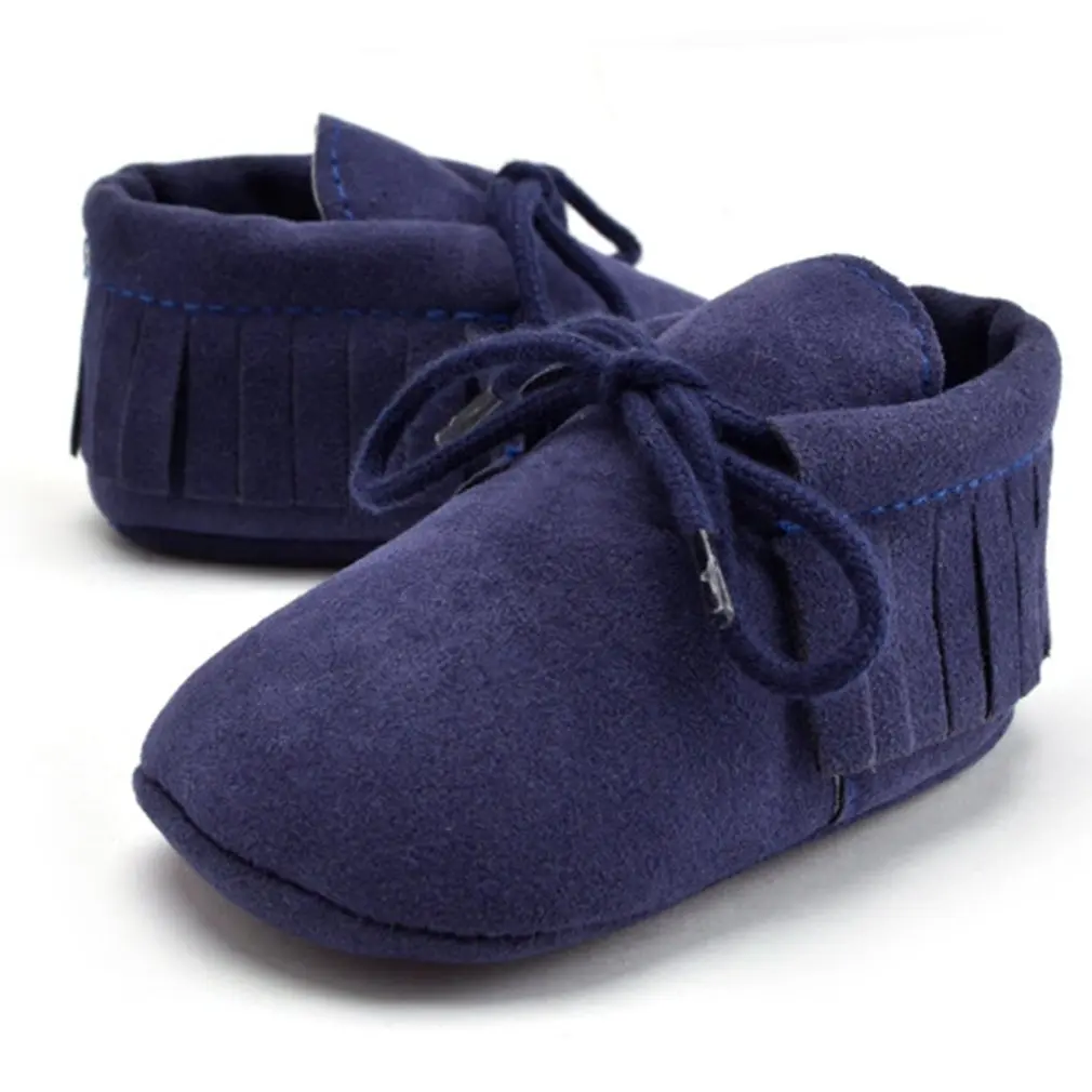 

Однотонная матовая текстурная детская обувь на мягкой подошве со шнуровкой, обувь для первых шагов с кисточками, декор для ребенка в помеще...