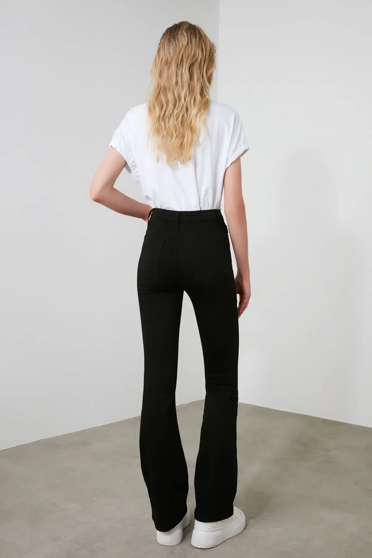 

Trendyol Black High Waist Flare Jeans TWOSS19LR0284