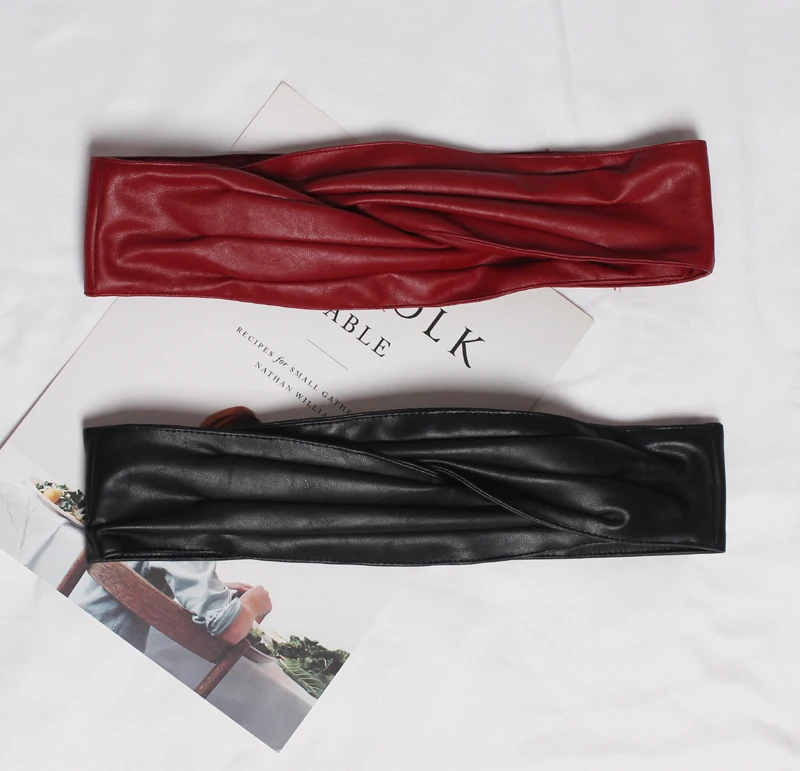 

[EAM] Pu Leather Black Pleated Splt Joitn Long Wide Belt Personality Women New Fashion Tide All-match Spring 2021 1U224