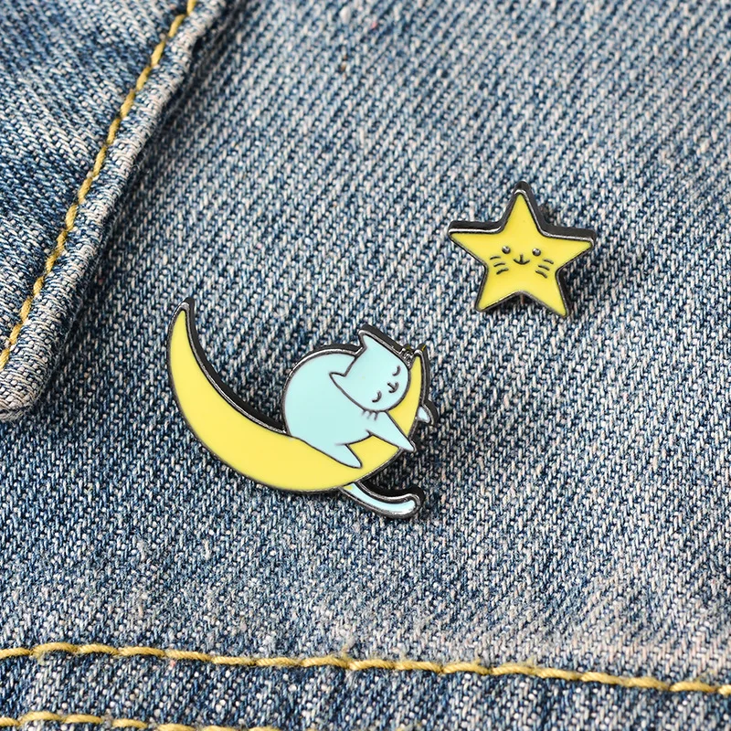 

Cute Cartoon Kitten Moon Star Brooch Shirt Pins Metal Badges Broches for Women Badge Pines Metalicos Brosche Jewelry Accessories
