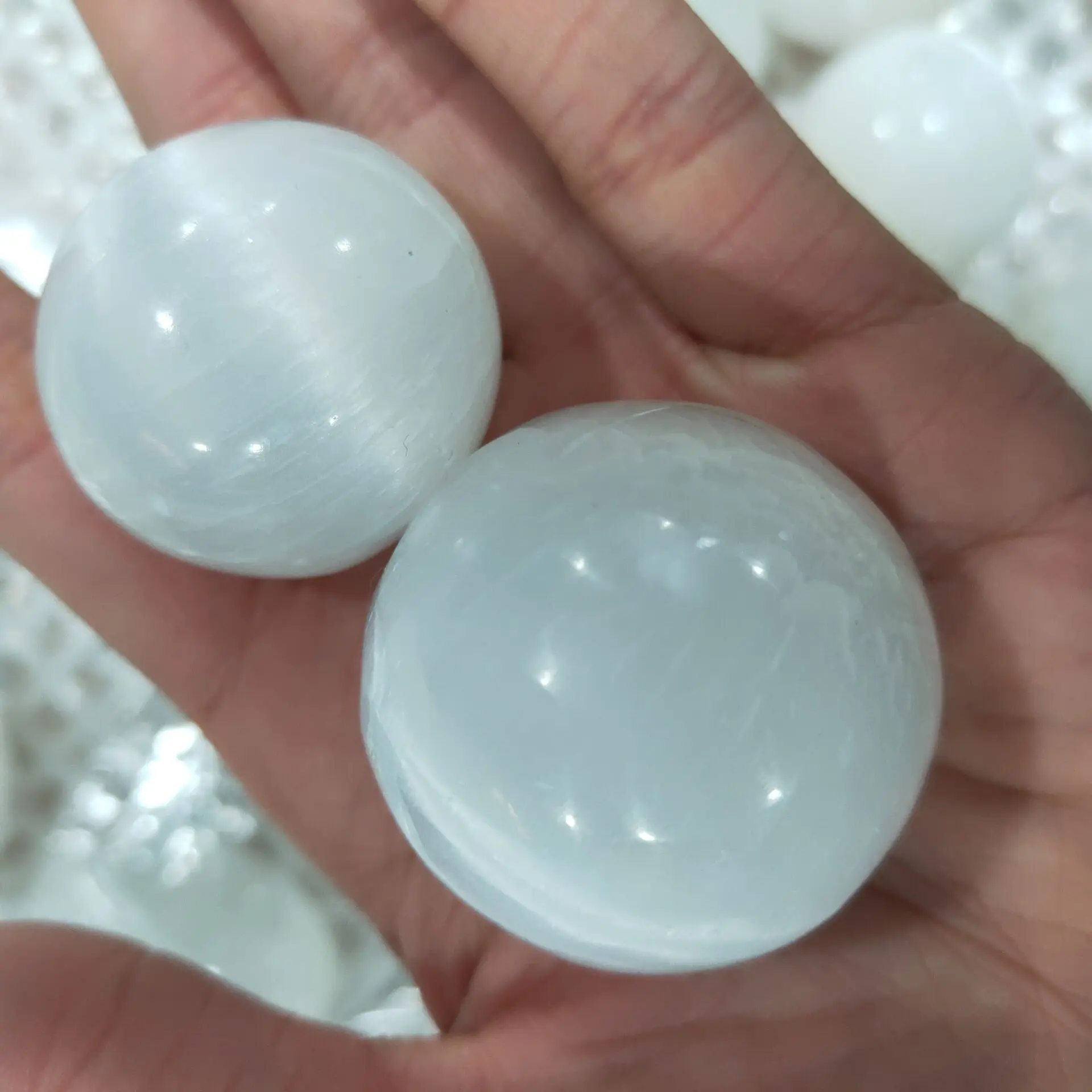 

1 шт. Selenite шар в форме гипса камень кварц Кристалл Yoga мощность Релаксация рейки Восстанавливающий домашний декор