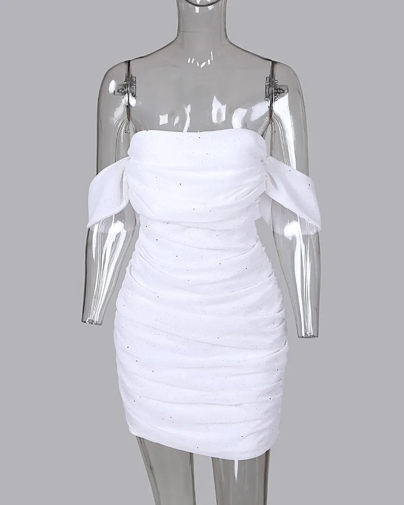 Пикантное платье с открытыми плечами и воротником-хомутом плиссированное