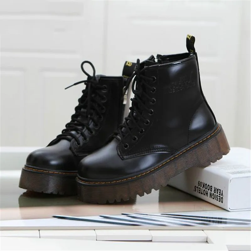 Botas/женские ботильоны в байкерском стиле Женские ботинки на танкетке со
