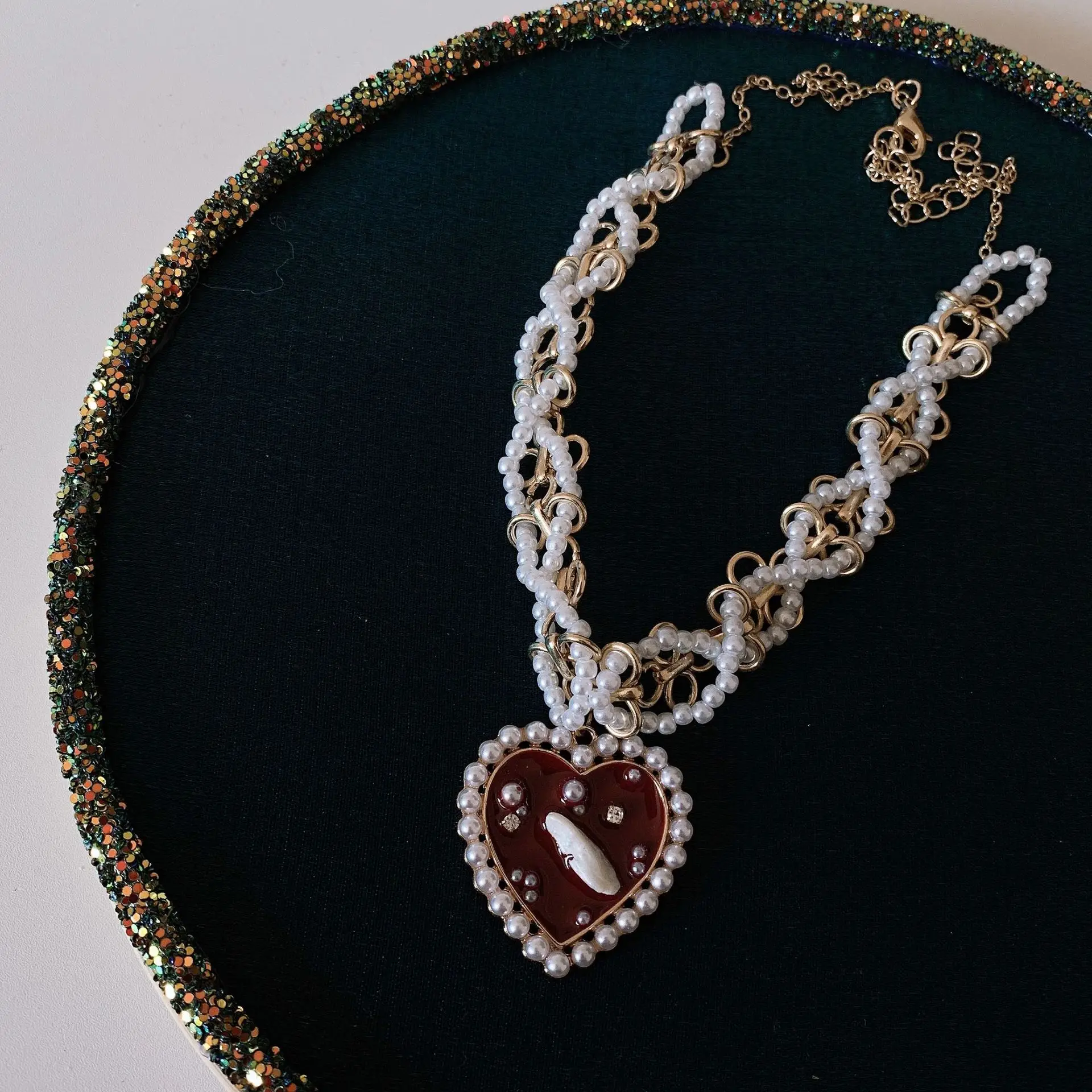 

Kpop 2021 Hot Sale Compiled Pearl Dripping Oil Love Choker Necklace For Women Wedding Gifts Aestding Gifts Aesthetic Accessories