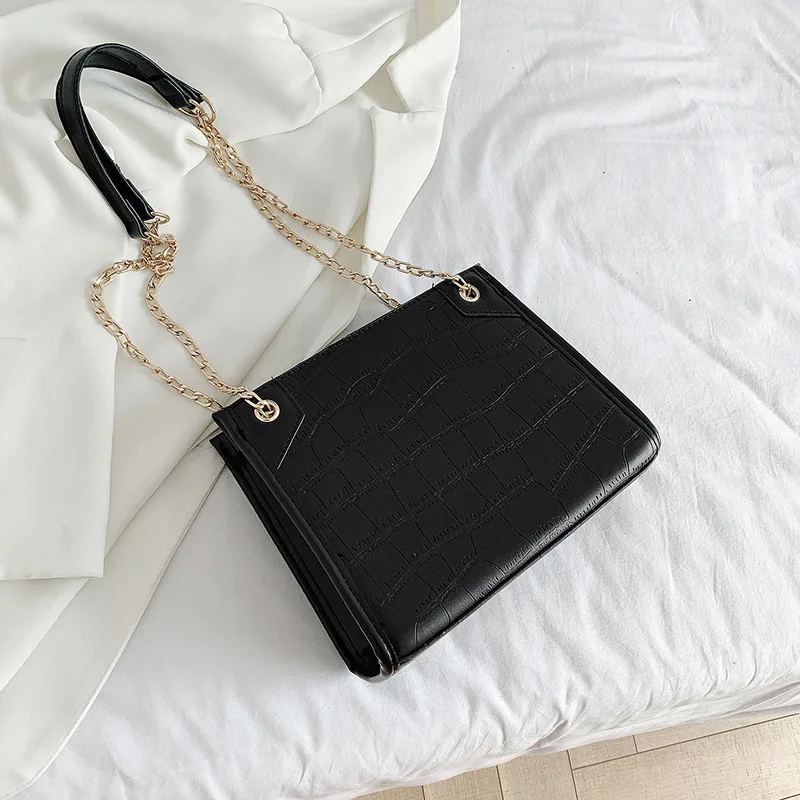 

2021 spring new women's Bag Fashion Net Red One Shoulder Messenger Bag versatile simple chain Tote Bag