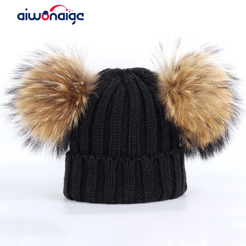 Вязаная шапка для мальчиков и девочек теплая хлопковая с двумя помпонами из меха