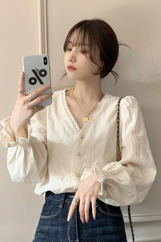 

French V-neck blouse, female design sense, spring and autumn 2021 new retro Hong Kong style long-sleeved shirt