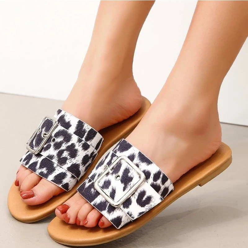 

2021 New Women Shoes Fashion Casual Summer Light and Versatile Leopard Print PU Buckle Decoration Open Toe Flat Sandals Big Size