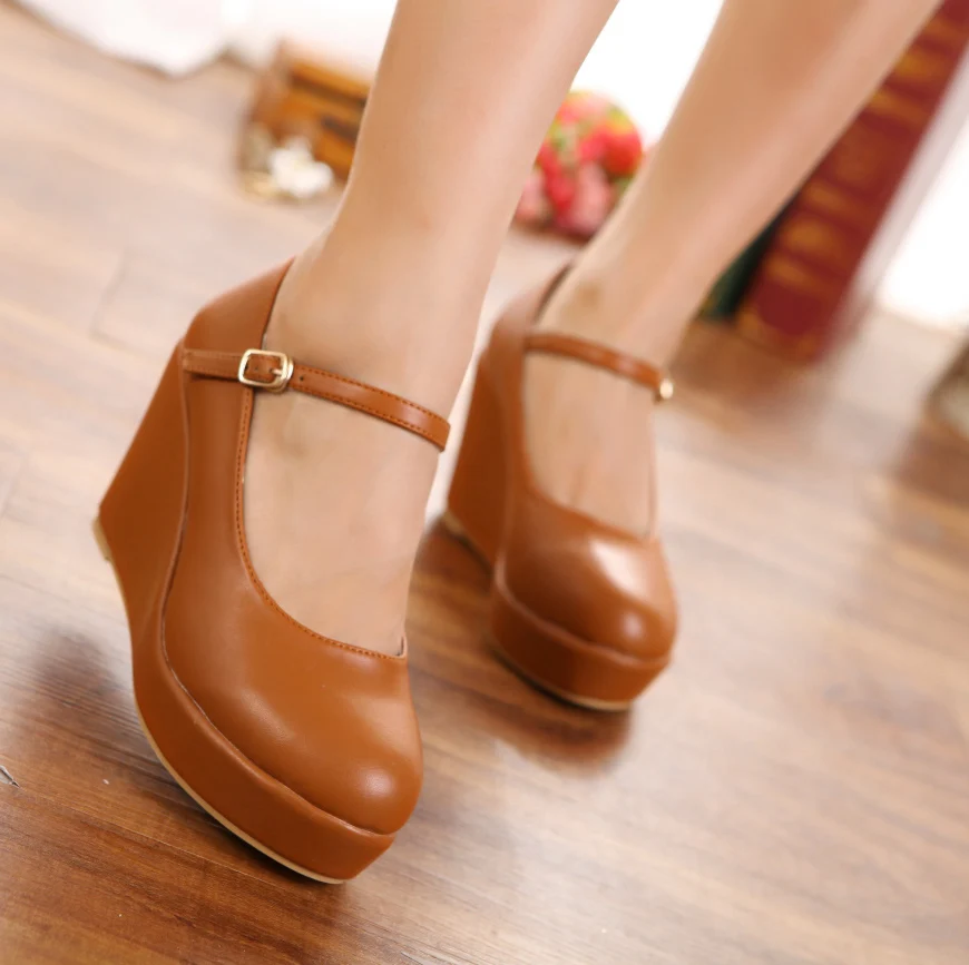 Туфли женские на высокой танкетке ПУ кожа круглый носок ремешок с пряжкой