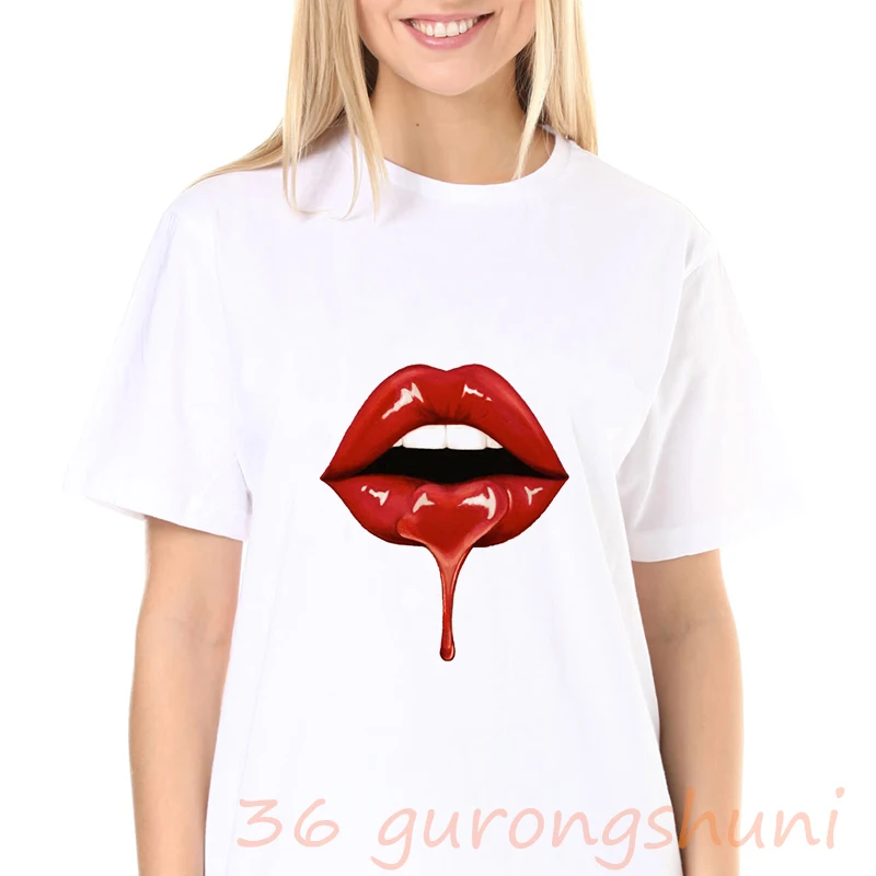 Женская футболка с коротким рукавом и круглым вырезом белая принтом красных губ
