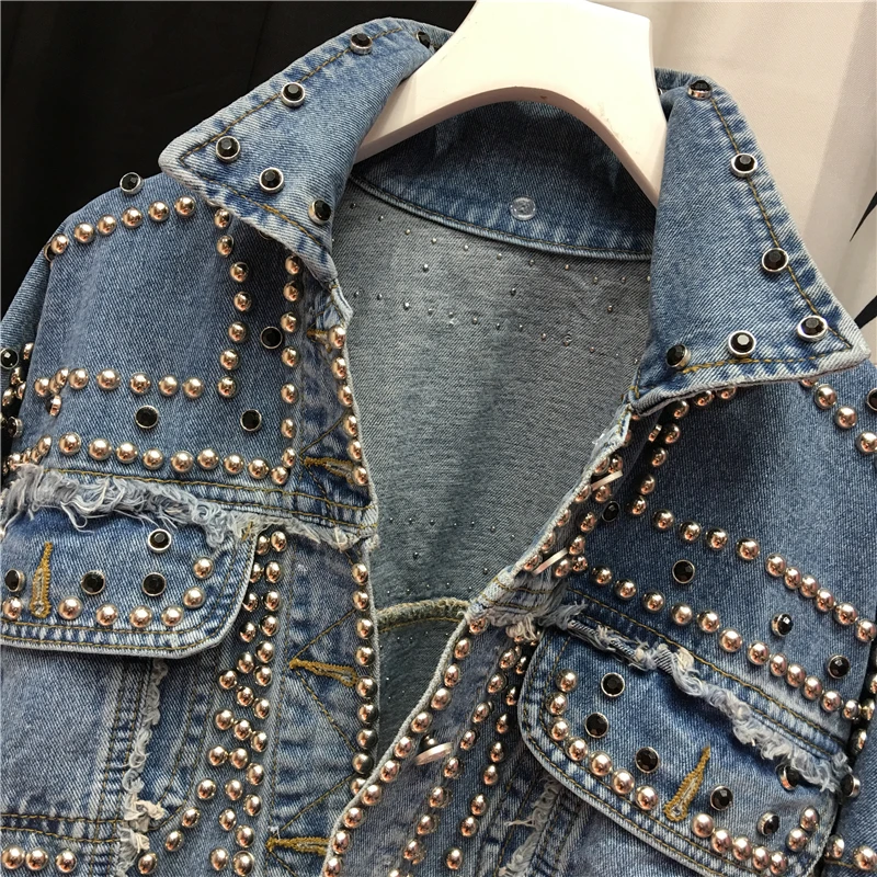 Женская джинсовая куртка с бисером укороченная свободного кроя в стиле ретро