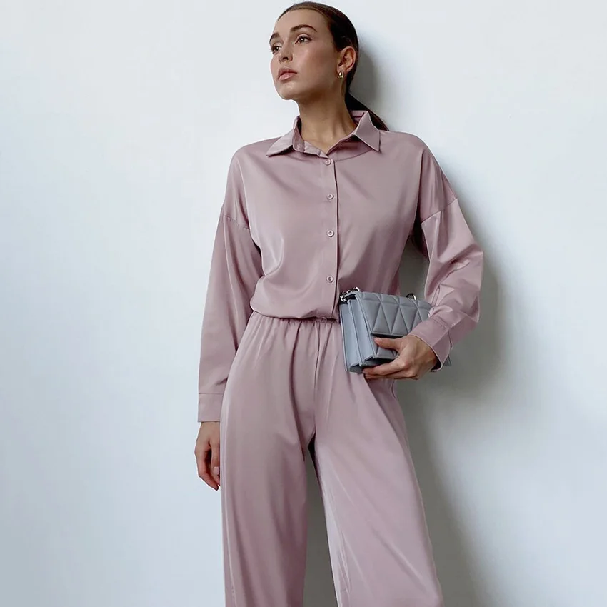 

Осень-зима 2021, Женский атласный свободный костюм для отдыха с длинным рукавом и широкими штанинами