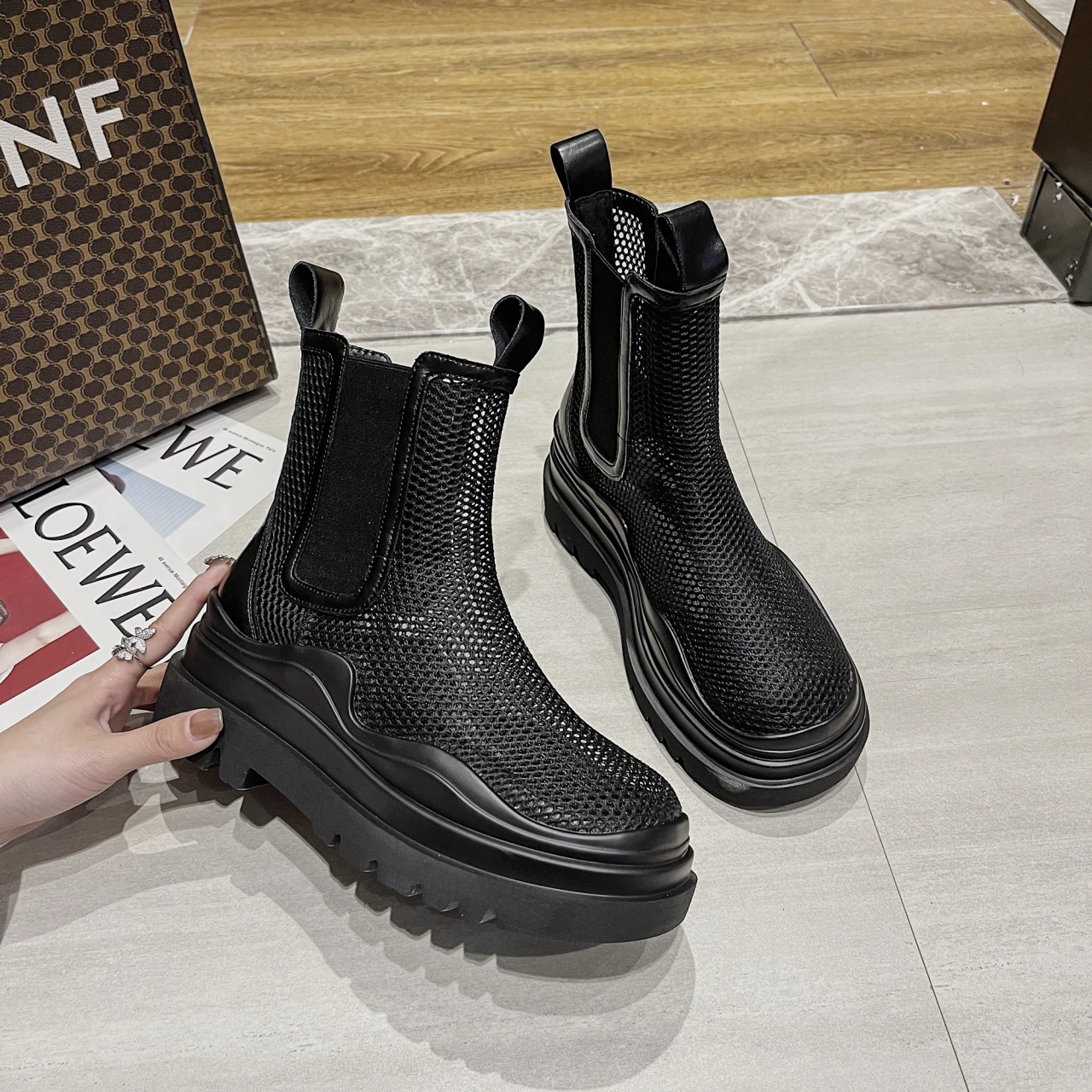 

Thick-soled hollow Martin boots women's 2021 new summer thin section breathable all-match short boots mesh ins tide sandals