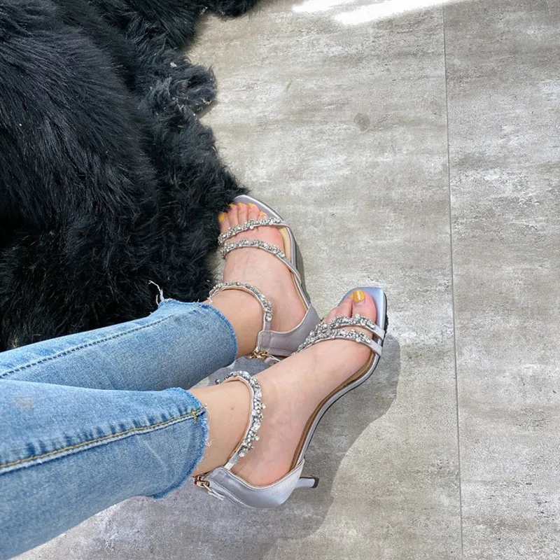 

Summer New Diamond Design Korean Style Mid Heel Sandals Zippers Bandage Womens High Quality Elegant Fashion Casual Sandals