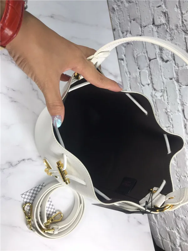 Весна/Лето Новое поступление Оригинальные женские сумки FURLA, высокое качество, маленькие размеры, женские меховые сумки белого цвета, размер 24 см* 22 см* 16 см