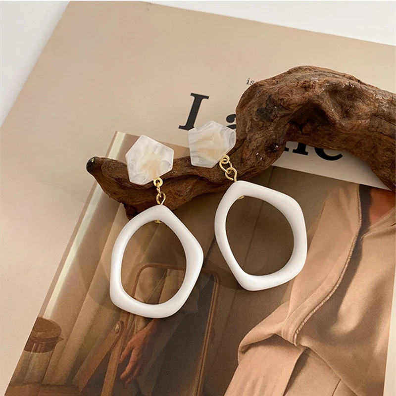 

2021 New Trendy Transparent Resin Hoop Earrings For Women Girls Geometric Irregular Metal Acrylic Earrings Party Jewelry