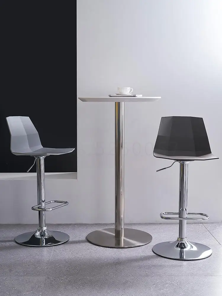 Барный стул в скандинавском стиле современное и сдержанное вращающееся