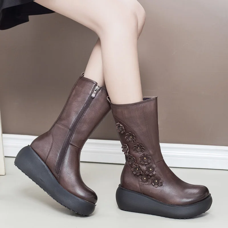 Женские кожаные ботинки Обувь до середины икры осенние на танкетке в стиле ретро