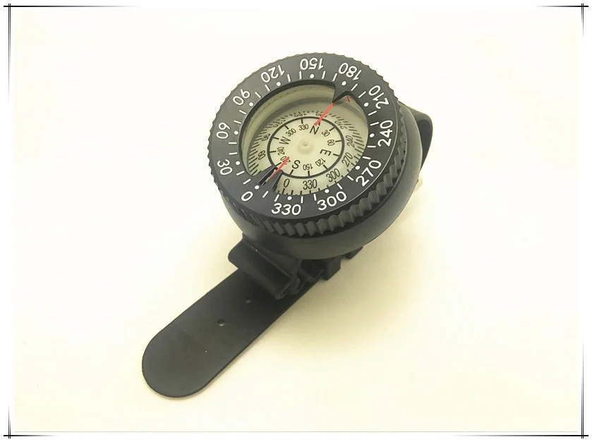

Diving Compass Diving Depth 50m Fluorescent Dial Product Size 70 * 65 * 38mm Weight 120g