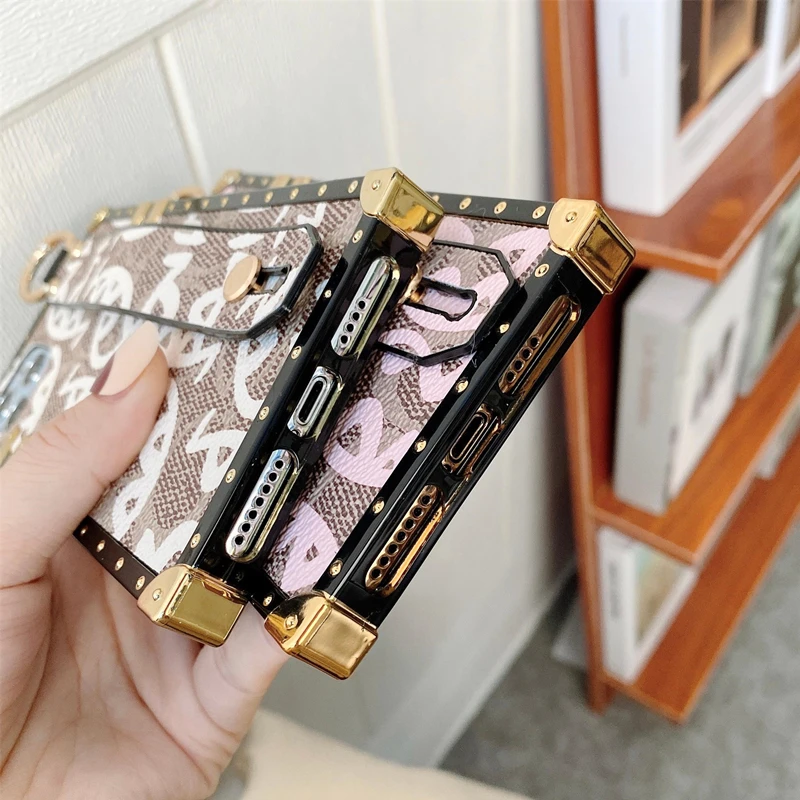

Fashion Square Leather Wrist Strap Holder Phone Case For Samsung S21 Pro S30Pro S30 S21 S10 lite Luxury Vintage Geometric Cover