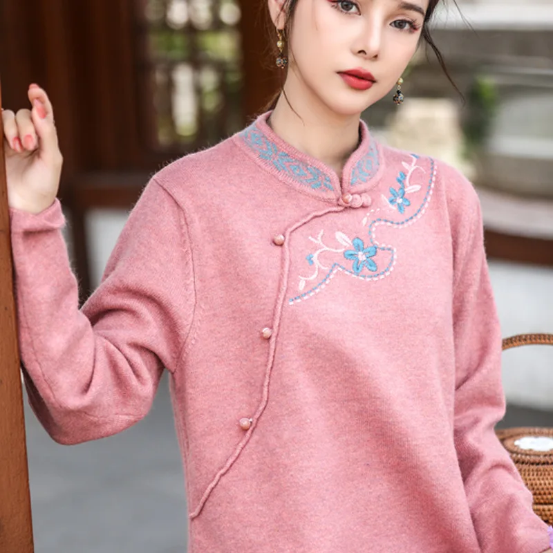 Женский трикотажный свитер с воротником-стойкой цветочной вышивкой - купить по