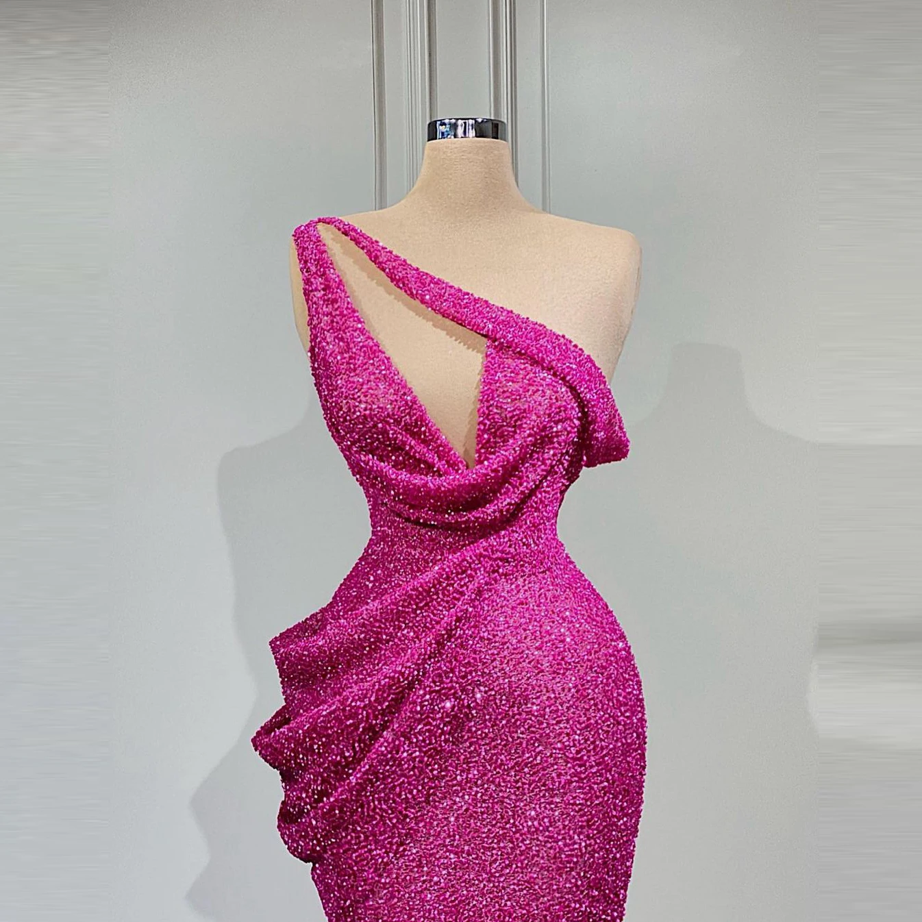 

Женское вечернее платье с одним открытым плечом, длинное блестящее платье-Русалка большого размера с оборками и бусинами для выпусквечерни...