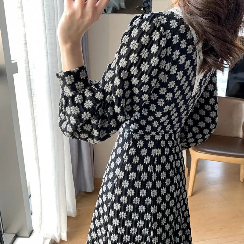 

Floral Party Dress Women 2021 Spring Bubble Sleeve Hepburn Over Knee Lace Dresses High Waist V Collar Clothes Vestido Vintage